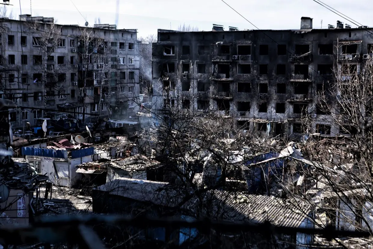 Nhà cao tầng ở thành phố Dobropillia bị phá hủy sau đợt tập kích của Nga. Ảnh: Global Images Ukraine.