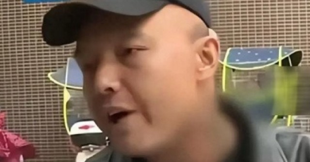 Phẫn nộ vụ chồng ung thư phát hiện tài khoản hơ...