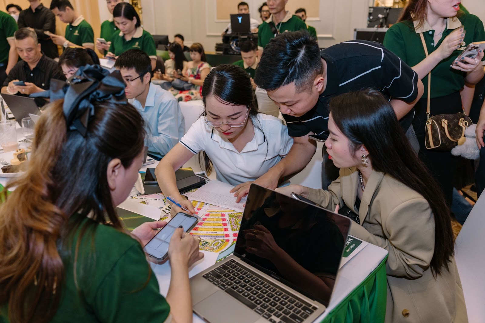 Tân Long & iHoldings đồng hành cùng sự kiện “Ráp căn” phân khu Mặt Trời tại Vinhomes Golden City  - 3