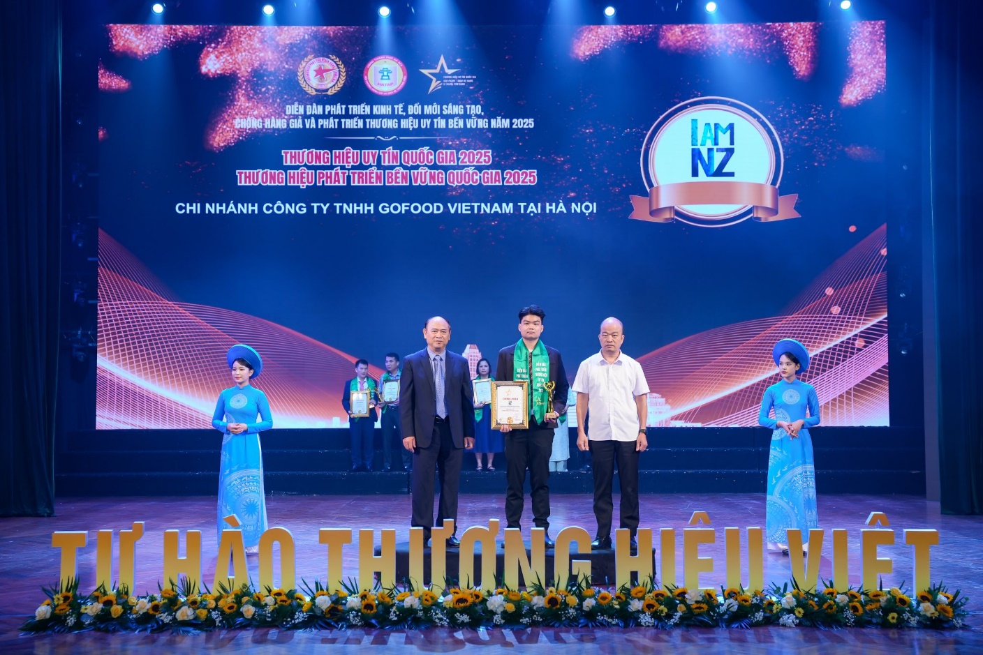 Sữa IAMNZ đạt danh hiệu Top 10 thương hiệu uy tín Quốc gia 2025