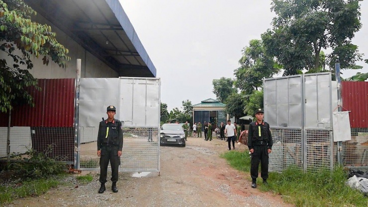Phòng Cảnh sát kinh tế Công an tỉnh Phú Thọ phối hợp với các đơn vị liên quan vừa tiến hành kiểm tra cơ sở sản xuất của Công ty TNHH MTV MQ Food (trước đây là Công ty TNHH MTV Cương Hường), tại Thôn 1, xã Vĩnh Hưng, tỉnh Phú Thọ (trước thuộc xã Đại Đồng, huyện Vĩnh Tường, tỉnh Vĩnh Phúc) do Vũ Thị Hường (SN 1993, trú tại xã Vĩnh Hưng, tỉnh Phú Thọ) làm Giám đốc.
