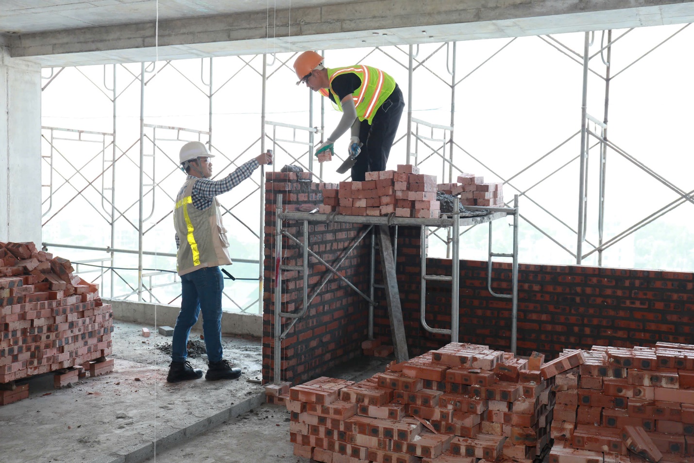 Công tác thi công phần thô đang được triển khai đồng loạt ở cả 3 tòa