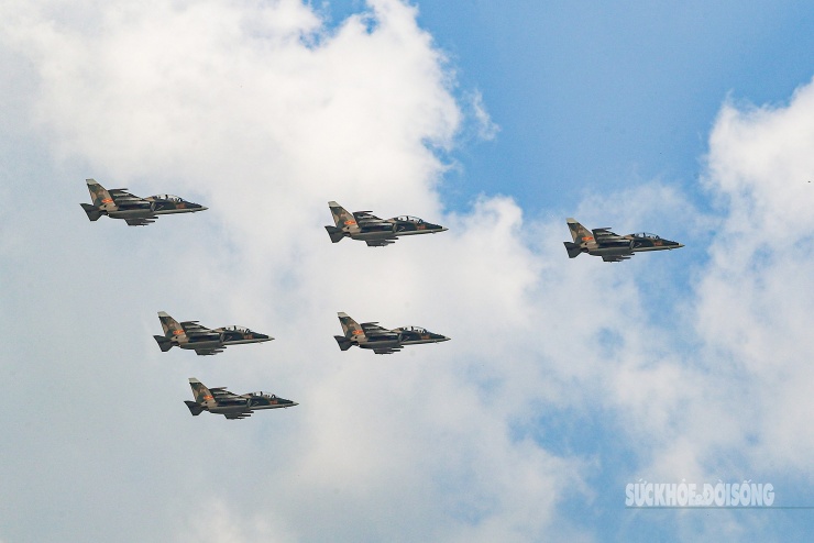 Máy bay trinh sát Yak-130 ‘xé mây’, tạo khoảnh khắc ngoạn mục - 3