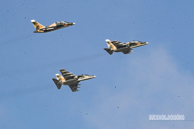 Máy bay trinh sát Yak-130 ‘xé mây’, tạo khoảnh khắc ngoạn mục - 8