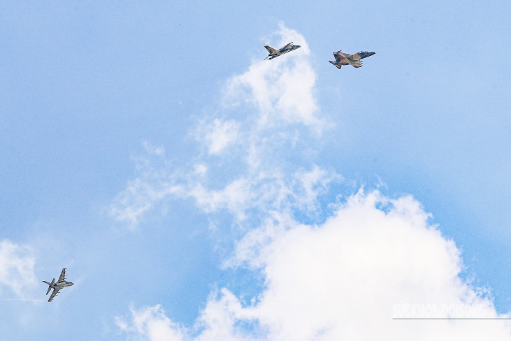 Máy bay trinh sát Yak-130 ‘xé mây’, tạo khoảnh khắc ngoạn mục - 7