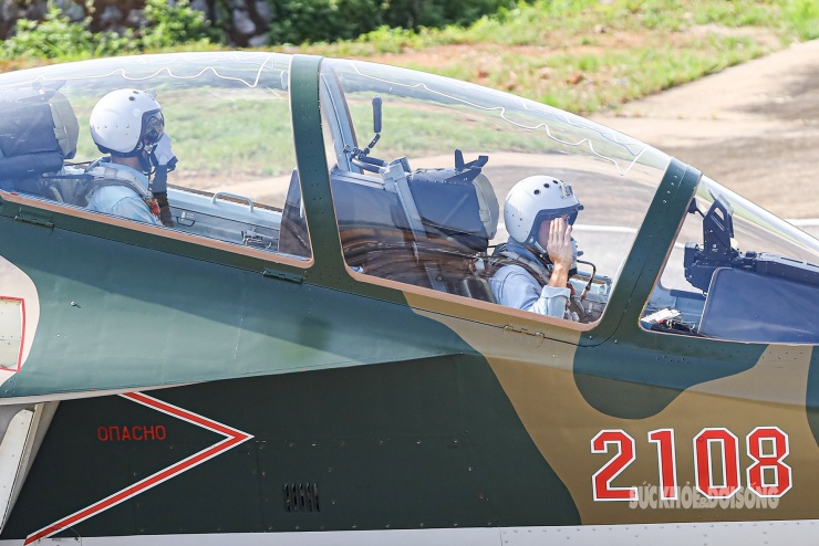 Máy bay trinh sát Yak-130 ‘xé mây’, tạo khoảnh khắc ngoạn mục - 11