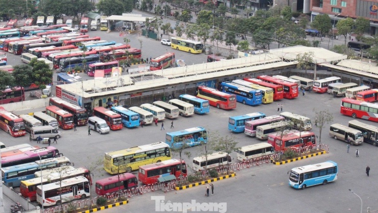 Cận cảnh các trạm sạc xe điện ở bến xe Hà Nội bắt đầu phục vụ người dân - 7