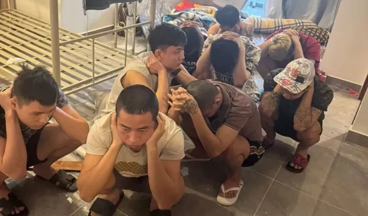 Những người bị bắt hồi tháng 7 khi Campuchia truy quét lừa đảo trực tuyến. Ảnh: KHMER TIMES