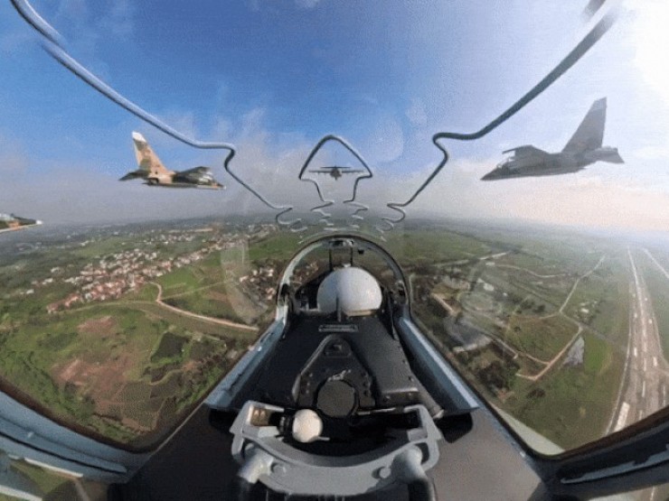 Máy bay trinh sát Yak-130 ‘xé mây’, tạo khoảnh khắc ngoạn mục