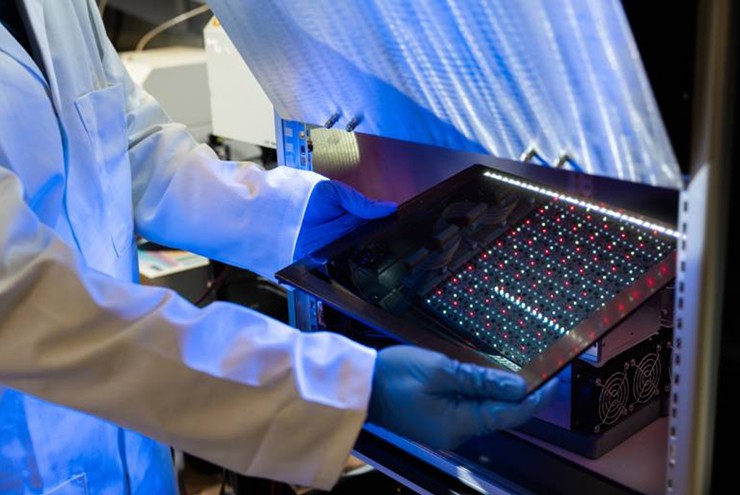 Perovskite chính là vũ khí giúp các nhà khoa học UCL đạt được thành tích ấn tượng với pin mặt trời trong nhà.