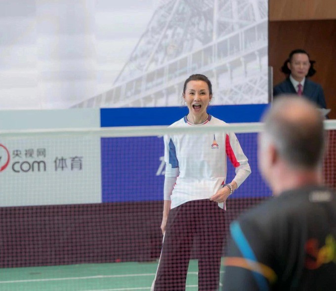 Vóc dáng trẻ trung, năng động của minh tinh Hong Kong ở tuổi lão niên.