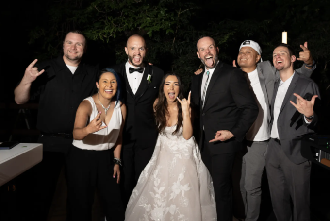 Đám cưới của Marley Jaxx và Steve Larsen ở Idaho, Mỹ, tháng 8/2025. Ảnh: New York Post