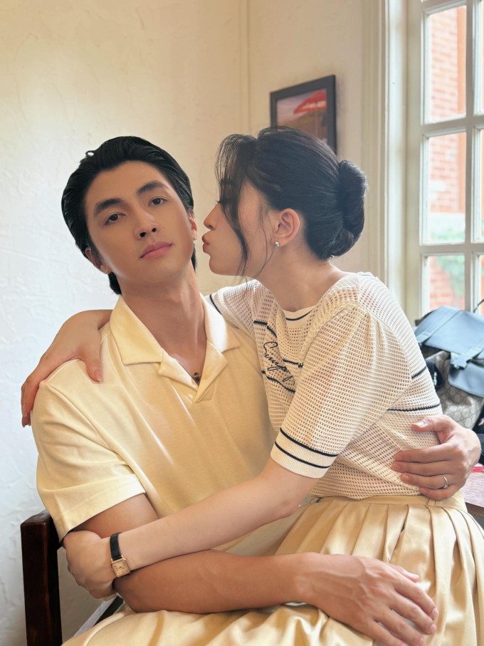 Trong các video được đăng tải, Bình An thường xuyên bị vợ bắt nạt. Nhiều khán giả đùa rằng "Bình An không còn được sống với tên của mình khi làm chồng Phương Nga" hay đặt cho á hậu biệt danh "khu tự trị Phương Nga".