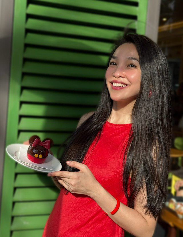 Nữ ca sĩ sinh năm 1981 chia sẻ thói quen chăm sóc da của mình: "Hãy để nó nghỉ ngơi, phơi bày thoải mái, vậy ngày mai nó sẽ có sức khỏe để tỏa sáng".