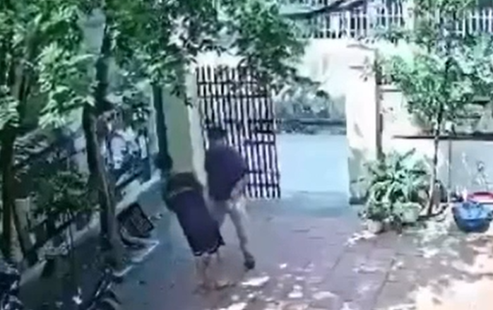 Hình ảnh thầy giáo tát học sinh gây bất bình dư luận