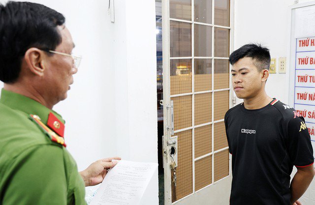 Đối tượng Lê Văn Tín bị bắt giữ. Ảnh: Tiến Tầm Đối tượng Lê Văn Tín bị bắt giữ. Ảnh: Tiến Tầm