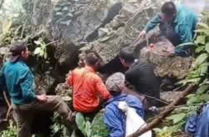 Khu vực rừng sâu nơi người dân phát hiện bộ xương người bị tảng đá đè lên. Ảnh: Facebook