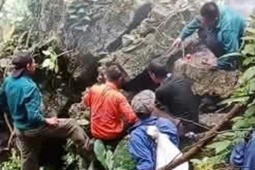 Phát hiện bộ xương người bị tảng đá đè lên trong rừng sâu ở Ninh Bình
