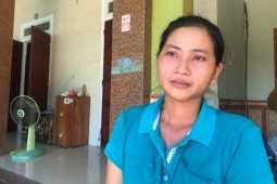 Người vợ xúc động đón tin chồng bán gà lôi trắng được tại ngoại