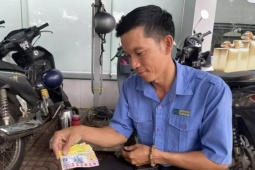 Trả lại 60 tờ vé số cho người đánh rơi, bảo vệ được mời cà phê nhưng không nỡ uống