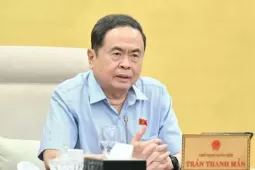 Chủ tịch Quốc hội: Miễn học phí là ‘một quyết định lịch sử chưa từng có’
