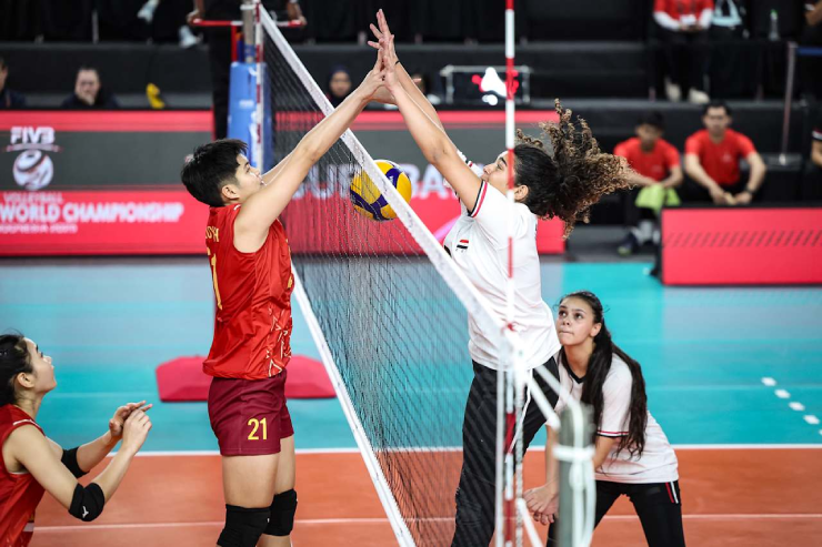 ...Quỳnh có 9 pha đập bóng ghi điểm, 1 lần chắn bóng thành công và 1 cú phát bóng ăn điểm trực tiếp