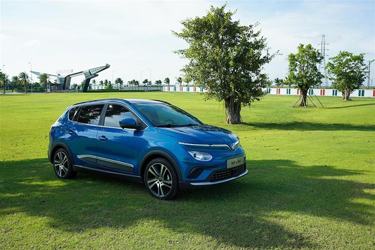 Giá xe điện VinFast VF e34 niêm yết và lăn bánh tháng 8/2025 - 2