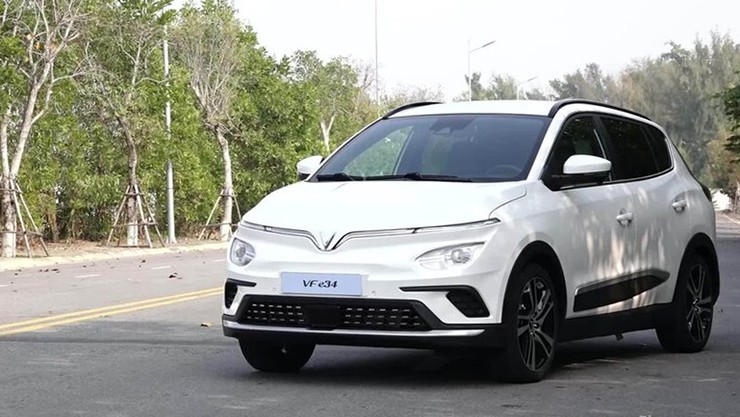 Giá xe điện VinFast VF e34 niêm yết và lăn bánh tháng 8/2025 - 1