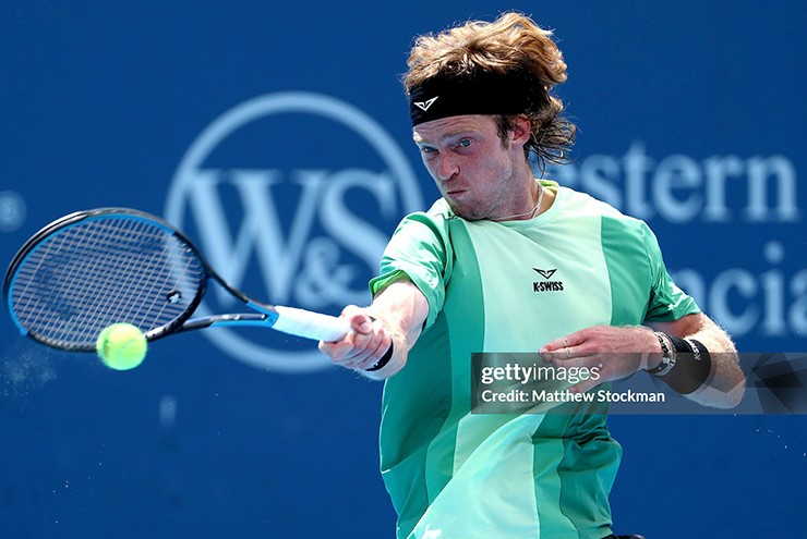 Rublev thoát hiểm đầy bản lĩnh