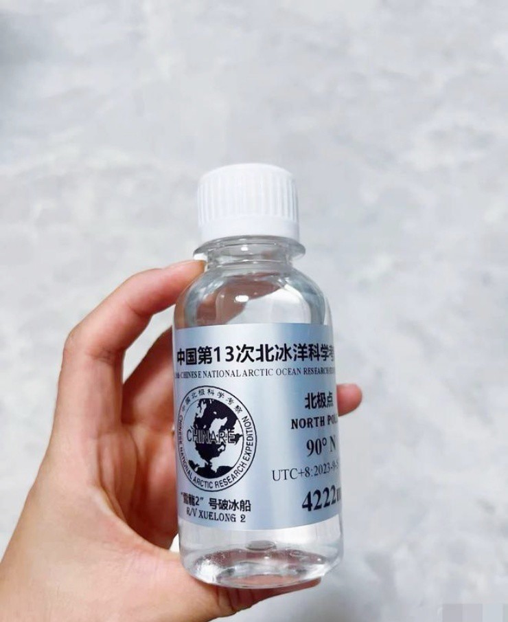 Chai "nước biển Bắc Cực" được rao bán trên một sàn giao dịch đồ cũ tại Trung Quốc