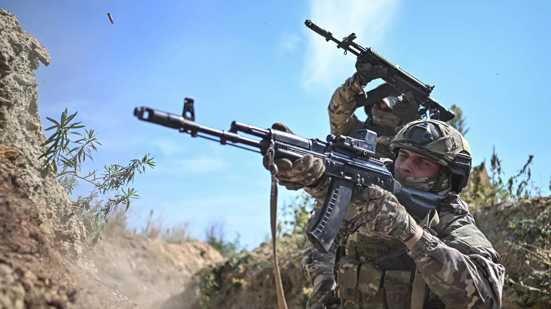 Binh sĩ Nga chiến đấu ở Ukraine (ảnh: RIA Novosti)