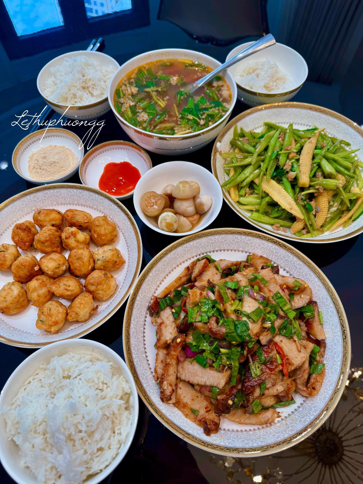 Nọng heo sốt Thái trộn thính - Chả viên tôm mực - Đỗ xào ngô bao tử - Canh chua thịt băm&nbsp;