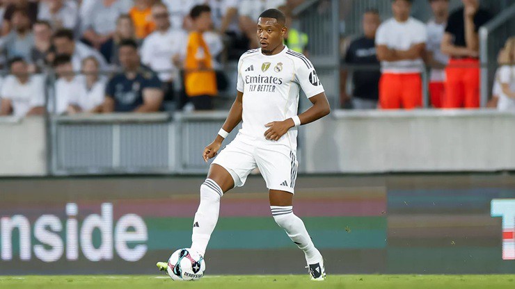 Alaba đang được thử nghiệm ở vị trí tiền vệ của Real Madrid