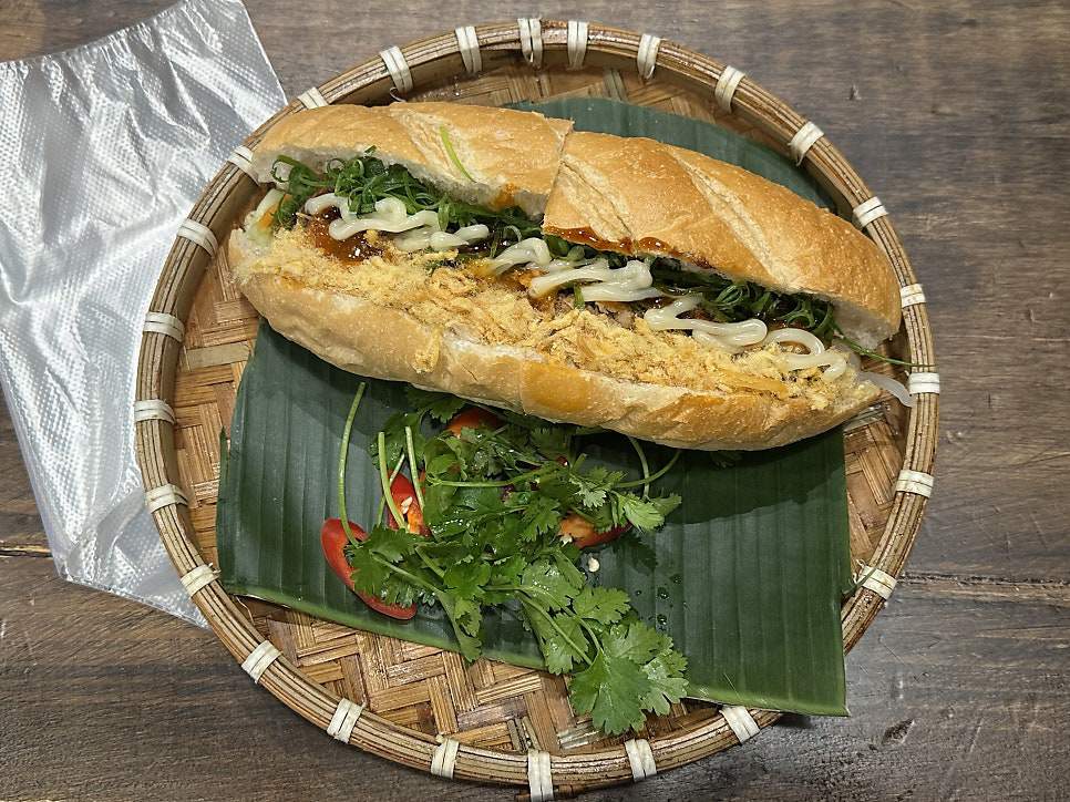 Du khách Hàn Quốc mê mẩn những món ngon nhất định phải thử khi đến TP.HCM - 7