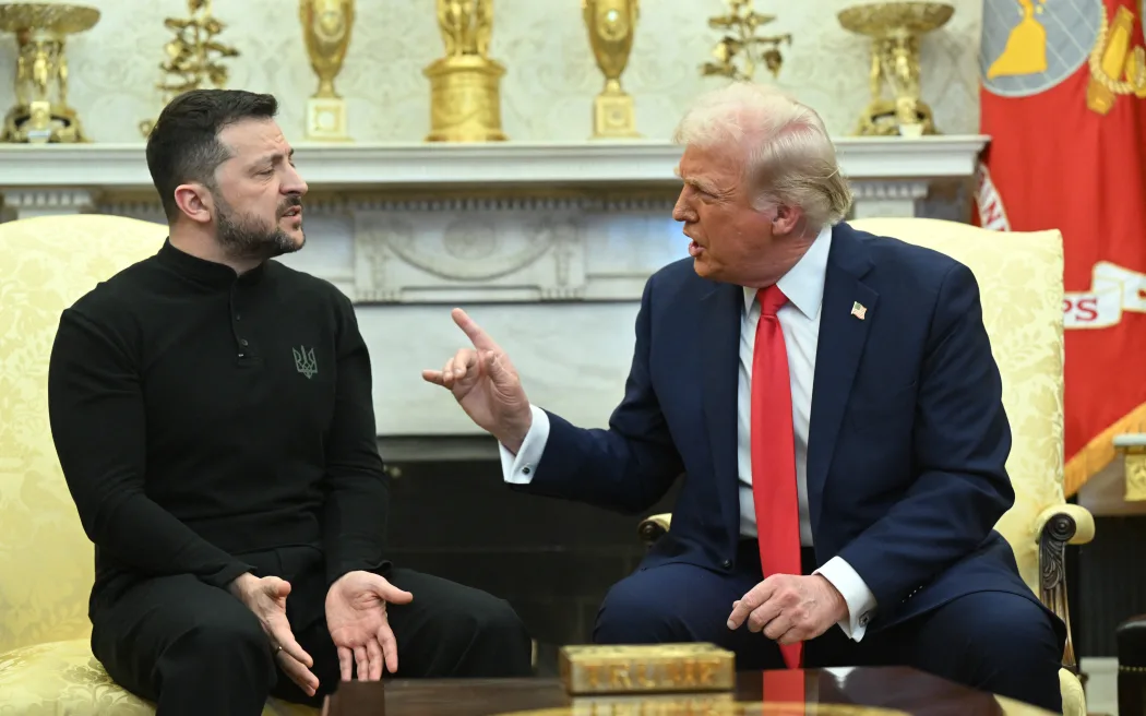 Ông Zelensky tranh luận với ông Trump ở Nhà Trắng vào ngày 28/2/2025. Ảnh: AFP.