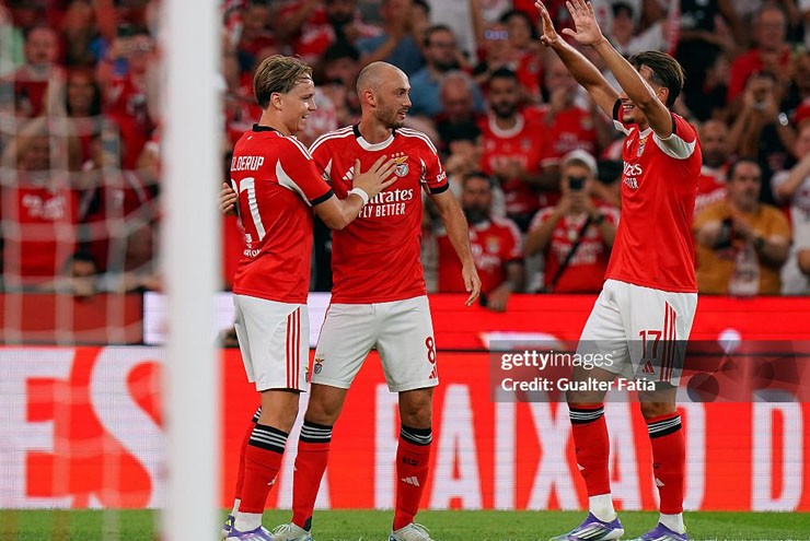 Benfica thể hiện bản lĩnh vượt trội