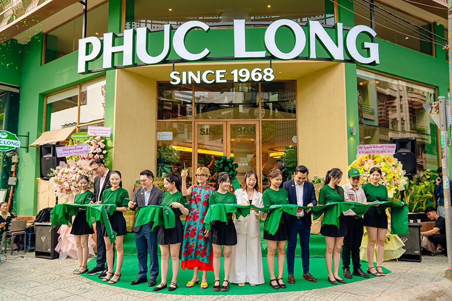 Phúc Long giới thiệu nhận diện thương hiệu mới tại cửa hàng Phúc Long Phoenix 285 Cách Mạng Tháng Tám