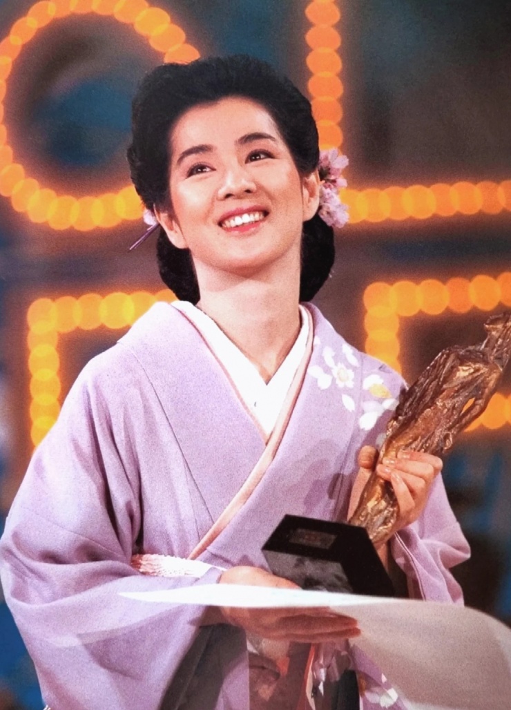 Hình tượng Sayuri Yoshinaga trong các bộ kimono khó phai với người hâm mộ. Trên các diễn đàn ở châu Á, nhiều khán giả cho biết yêu thích sự đằm thắm, hồn hậu của minh tinh. Trang Mtime nhận xét vẻ đẹp của nghệ sĩ toát từ tâm hồn, khí chất, mềm mại song vẫn mạnh mẽ như nước.