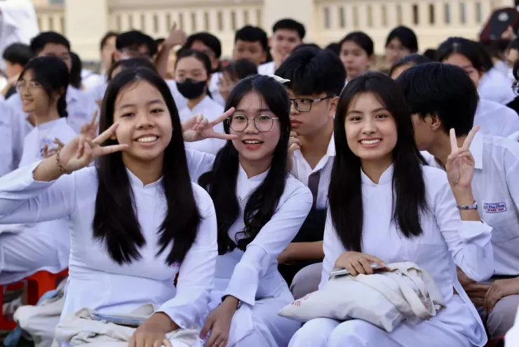 Học sinh Trường THPT chuyên Lê Hồng Phong, TP.HCM trong lễ khai giảng năm học mới. Ảnh: HOÀNG GIANG