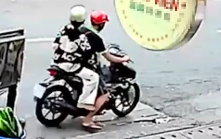 Camera ghi nhận hình ảnh nữ sinh lớp 9 rời khỏi nơi ở.