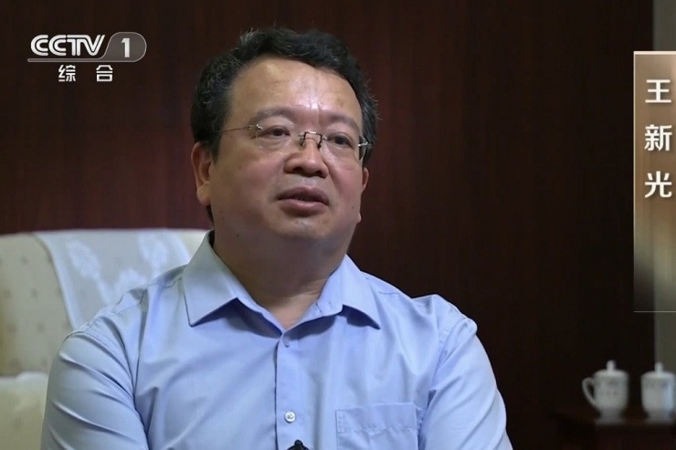 Điều tra viên CCDI Vương Tân Quang. Ảnh: CCTV1