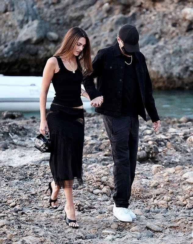 Leonardo DiCaprio và bạn gái tại đảo Ibiza vào đầu tháng này. Ảnh: Backgrid