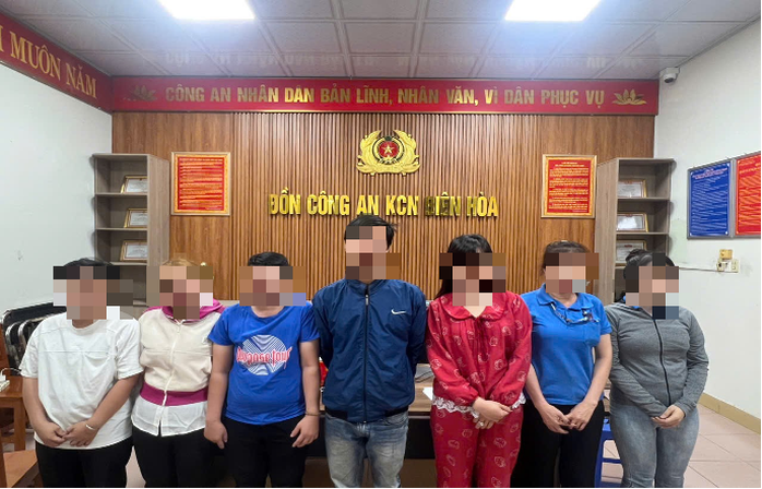 7 đối tượng bị đưa về trụ sở công an