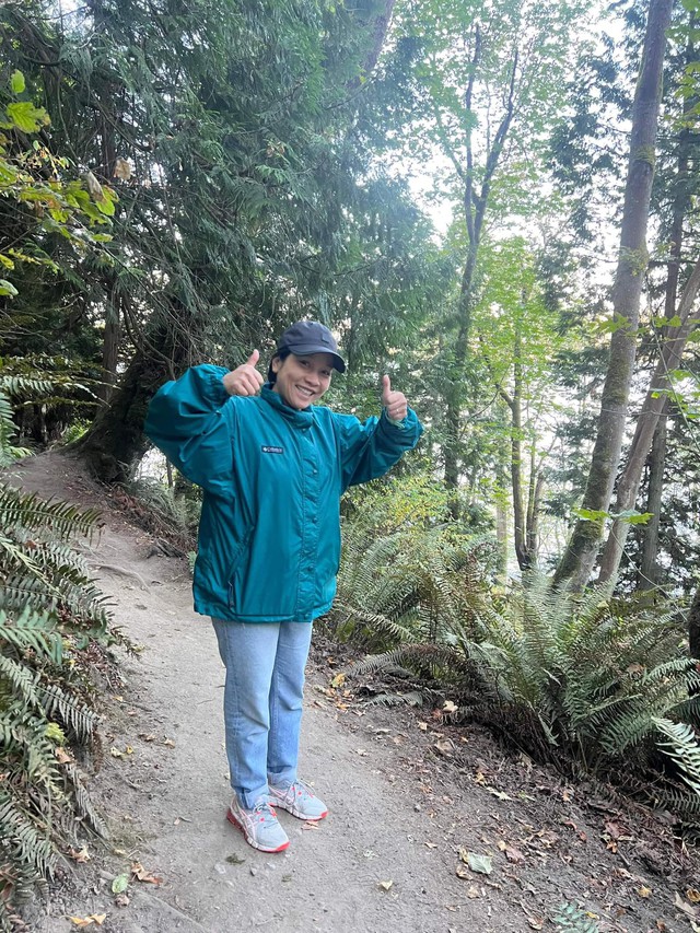 Điều khiến khán giả chú ý là ở tuổi 50, khi để mặt mộc làn da của diva Mỹ Linh vẫn rất khỏe đẹp, có độ đàn hồi cao. Để có được làn da như vậy, bí quyết của chị chính là lối sống hàng ngày như tập thể dục làm nóng cơ thể, ăn uống khoa học.