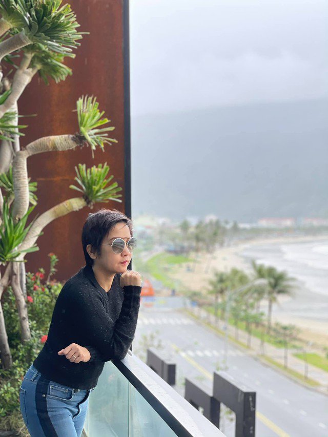 Bên cạnh đó việc uống nước nhiều nước, chế độ ăn rau quả cũng là cách để diva Mỹ Linh có được làn da khỏe.