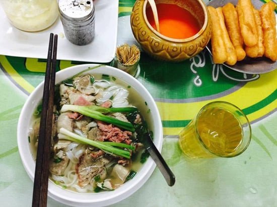 Thực hư thông tin vừa ăn phở vừa uống trà gây ung thư: Ăn phở thế nào cho đúng cách? - 2