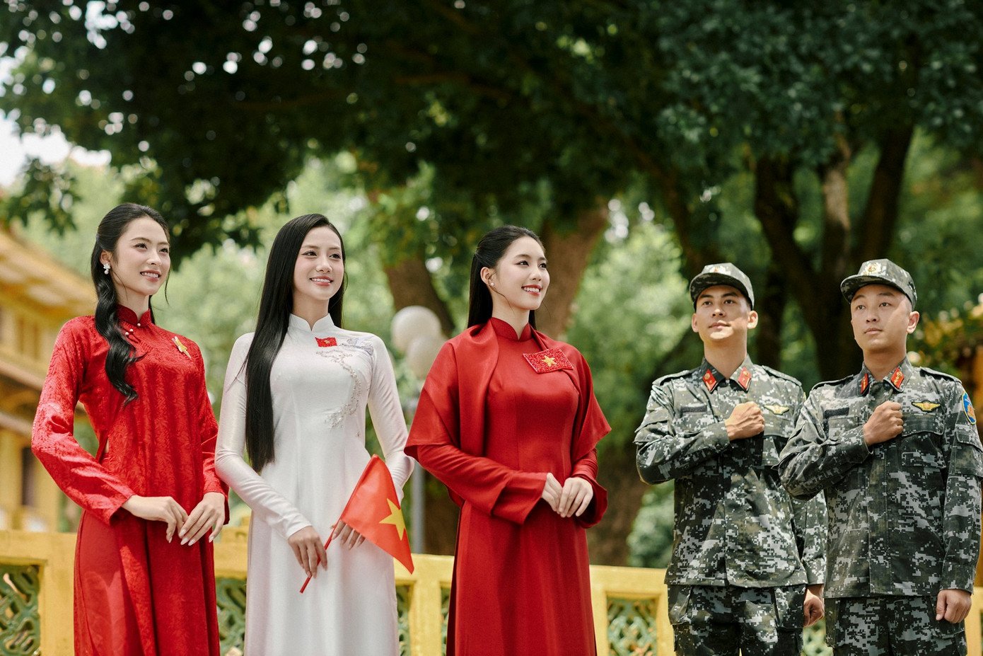 Sự xuất hiện của họ trong bộ ảnh như lời nhắc nhở về sự biết ơn, tinh thần yêu nước mạnh mẽ của thế hệ trẻ.