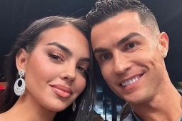 C. Ronaldo mất gần 10 năm để cầu hôn bạn gái