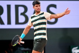 Alcaraz nổi loạn ở Cincinnati Open, không nghe lệnh trọng tài