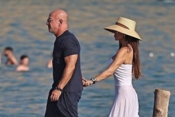 Thời trang - Phong cách nghỉ dưỡng của vợ chồng tỷ phú Jeff Bezos